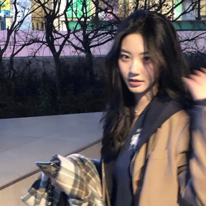 黑暗中的两个人